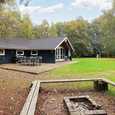 Four-Bedroom Holiday Home In Vaeggerlose 8 Bøtø By Екстериор снимка