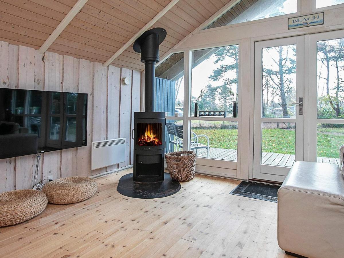 Four-Bedroom Holiday Home In Vaeggerlose 8 Bøtø By Екстериор снимка