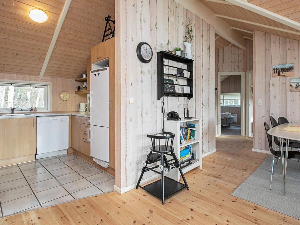 Four-Bedroom Holiday Home In Vaeggerlose 8 Bøtø By Екстериор снимка