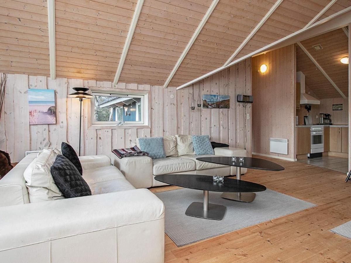 Four-Bedroom Holiday Home In Vaeggerlose 8 Bøtø By Екстериор снимка