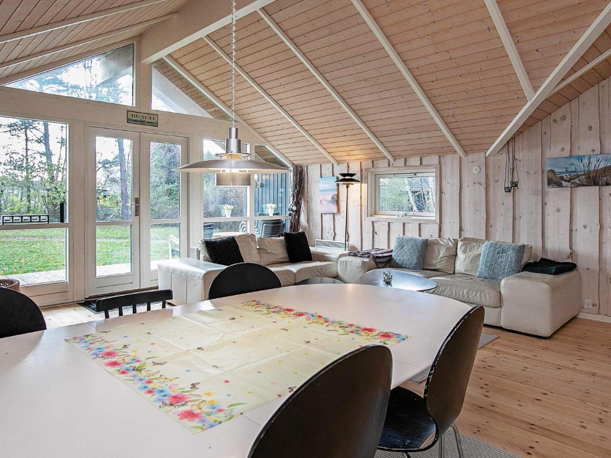 Four-Bedroom Holiday Home In Vaeggerlose 8 Bøtø By Екстериор снимка