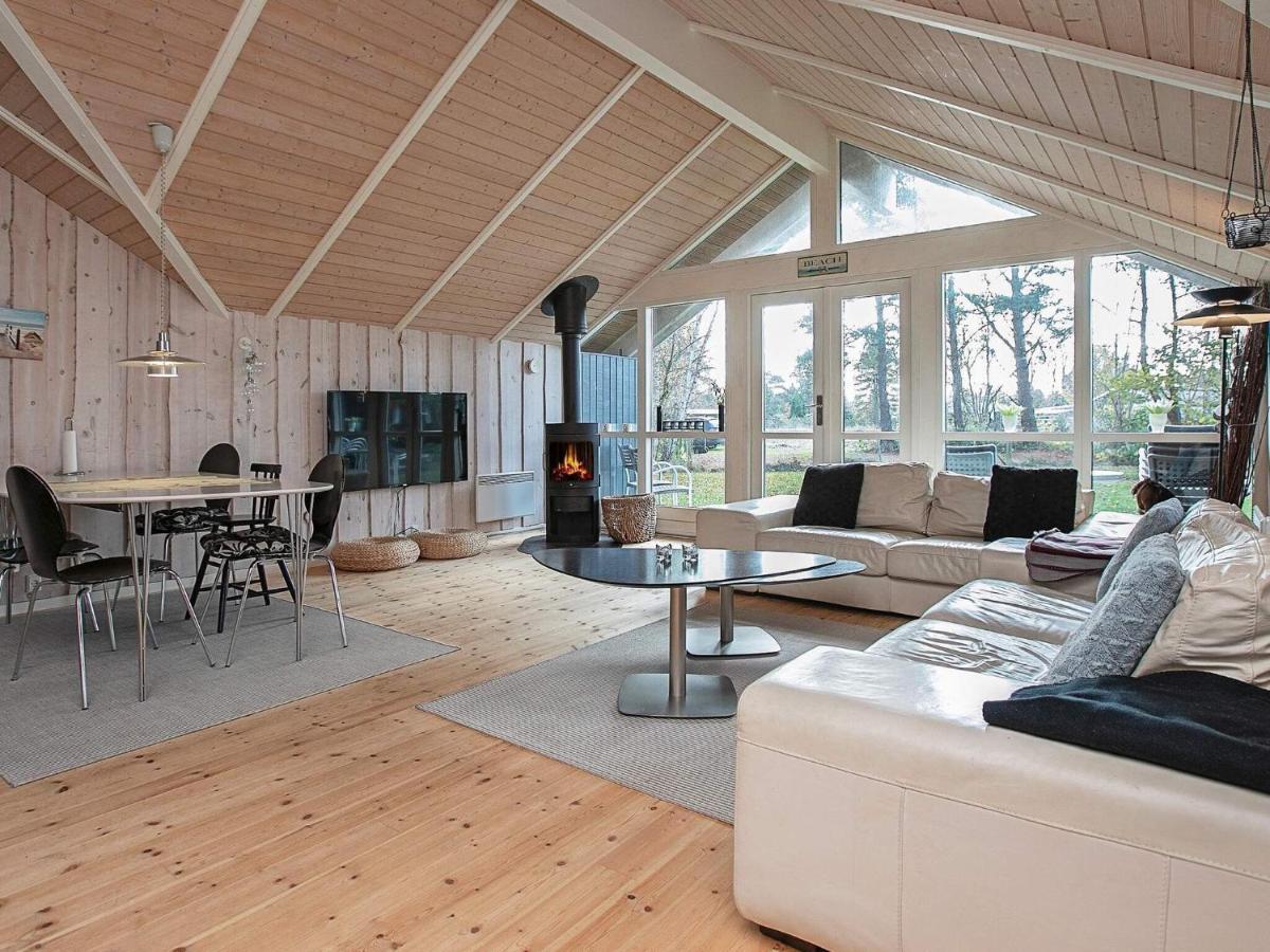 Four-Bedroom Holiday Home In Vaeggerlose 8 Bøtø By Екстериор снимка