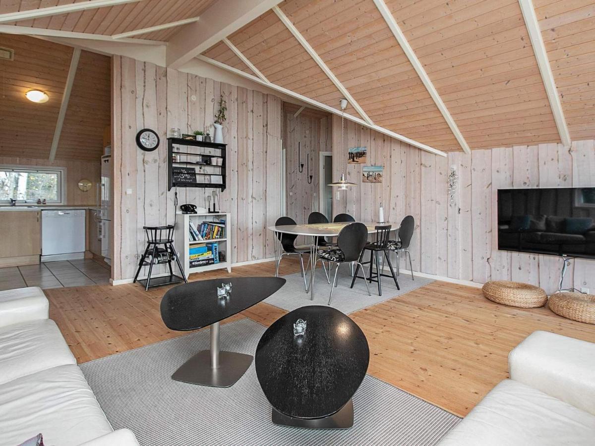 Four-Bedroom Holiday Home In Vaeggerlose 8 Bøtø By Екстериор снимка