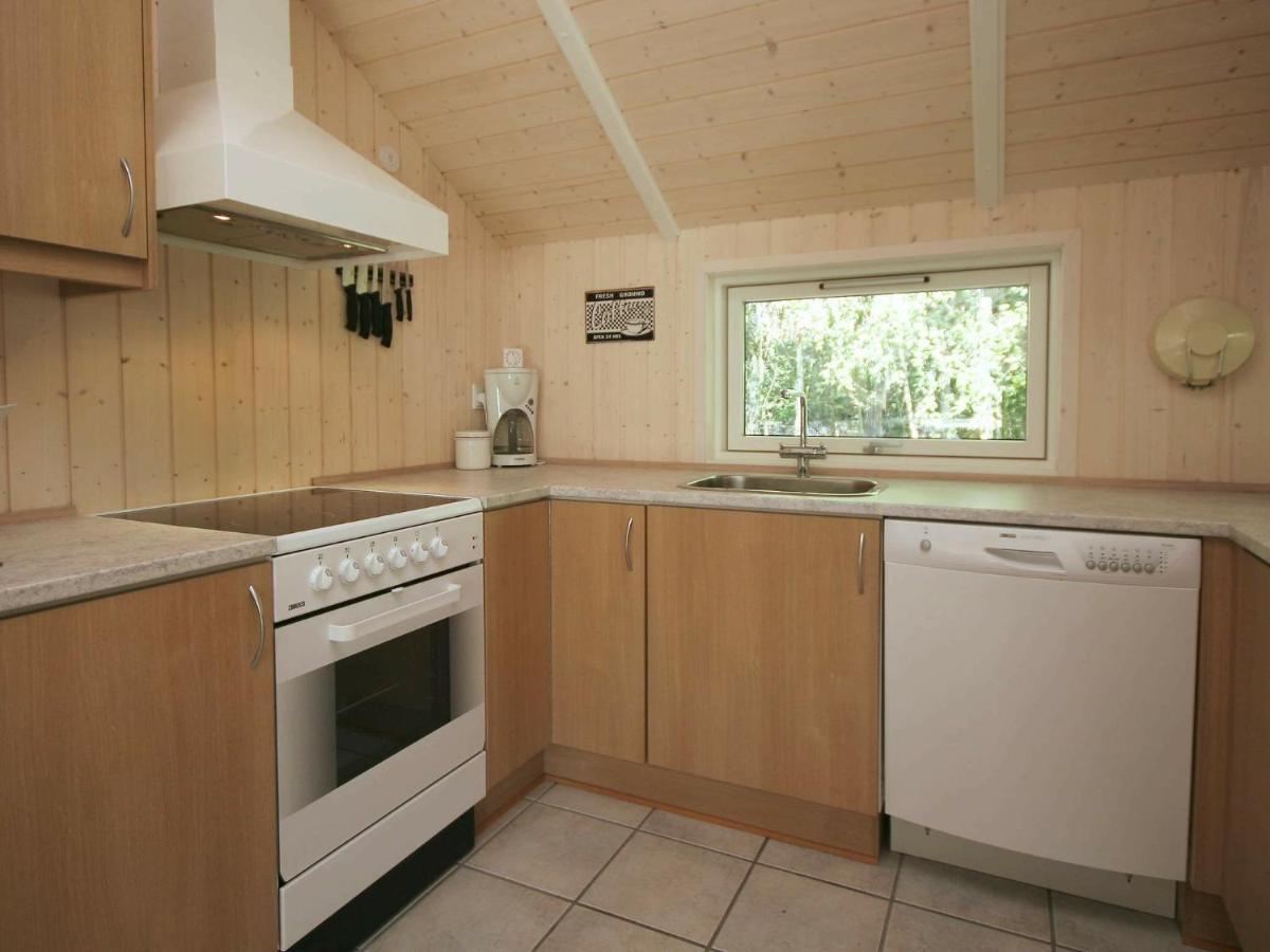 Four-Bedroom Holiday Home In Vaeggerlose 8 Bøtø By Екстериор снимка
