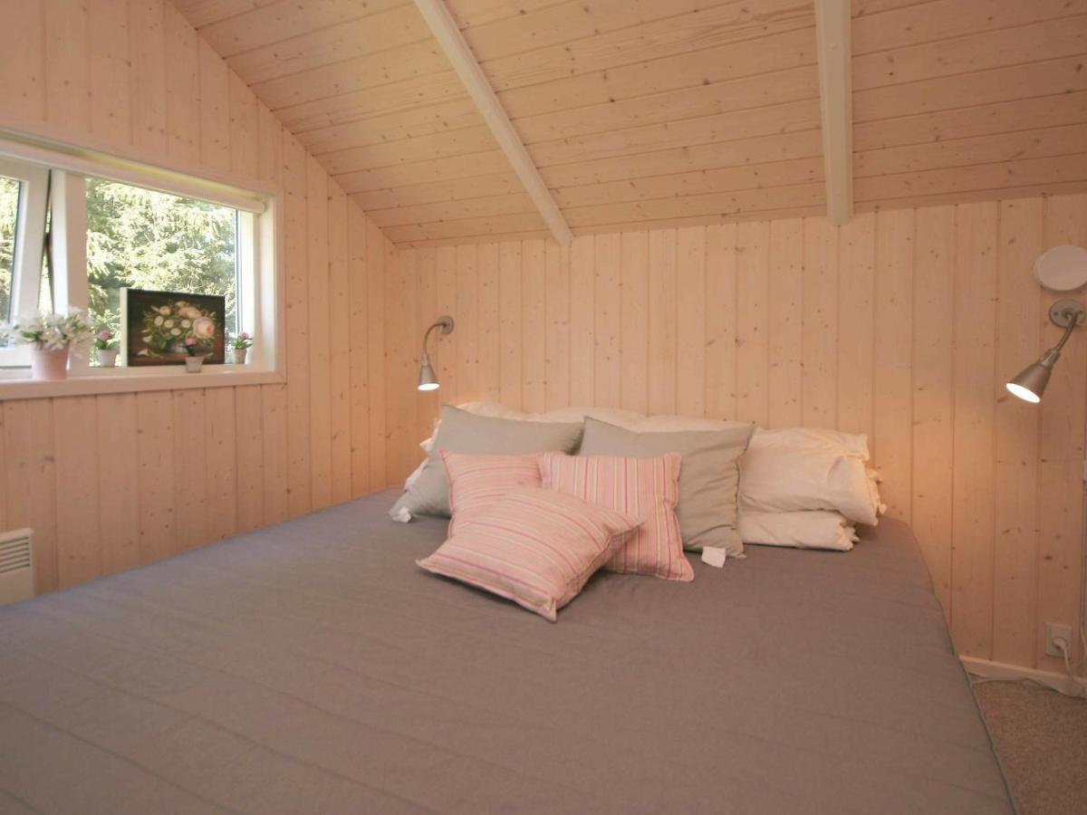 Four-Bedroom Holiday Home In Vaeggerlose 8 Bøtø By Екстериор снимка