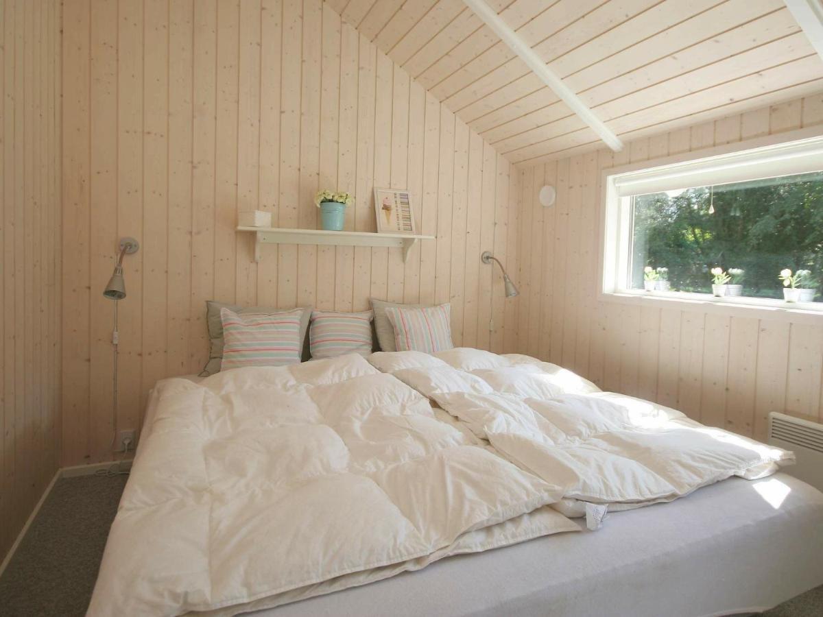 Four-Bedroom Holiday Home In Vaeggerlose 8 Bøtø By Екстериор снимка